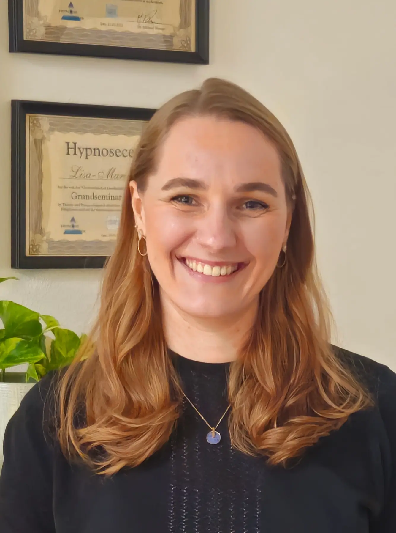 Lisa, zertifizierte Hypnobirthing-Trainerin und Psychologin aus Klagenfurt